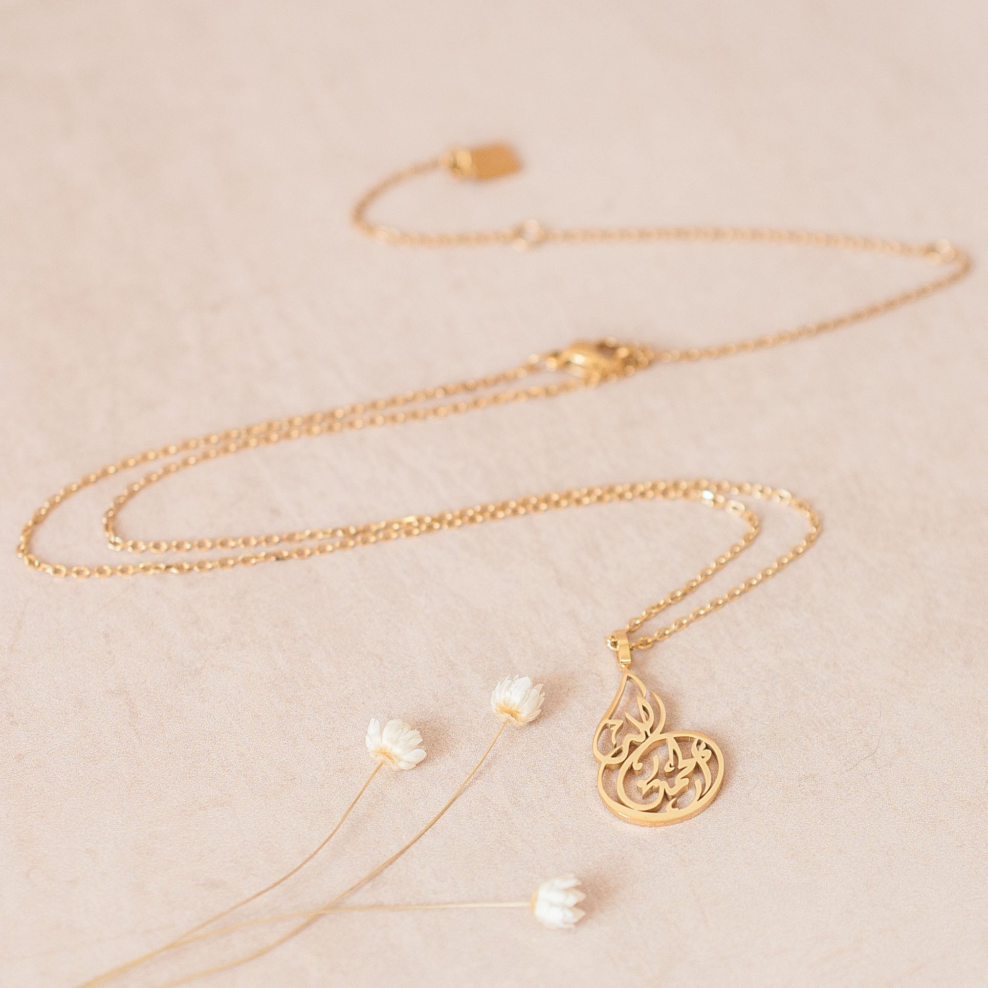 Alhamdulillah Necklace with Arabic calligraphy, a perfect Islamic gift in 18k gold-plated stainless steel