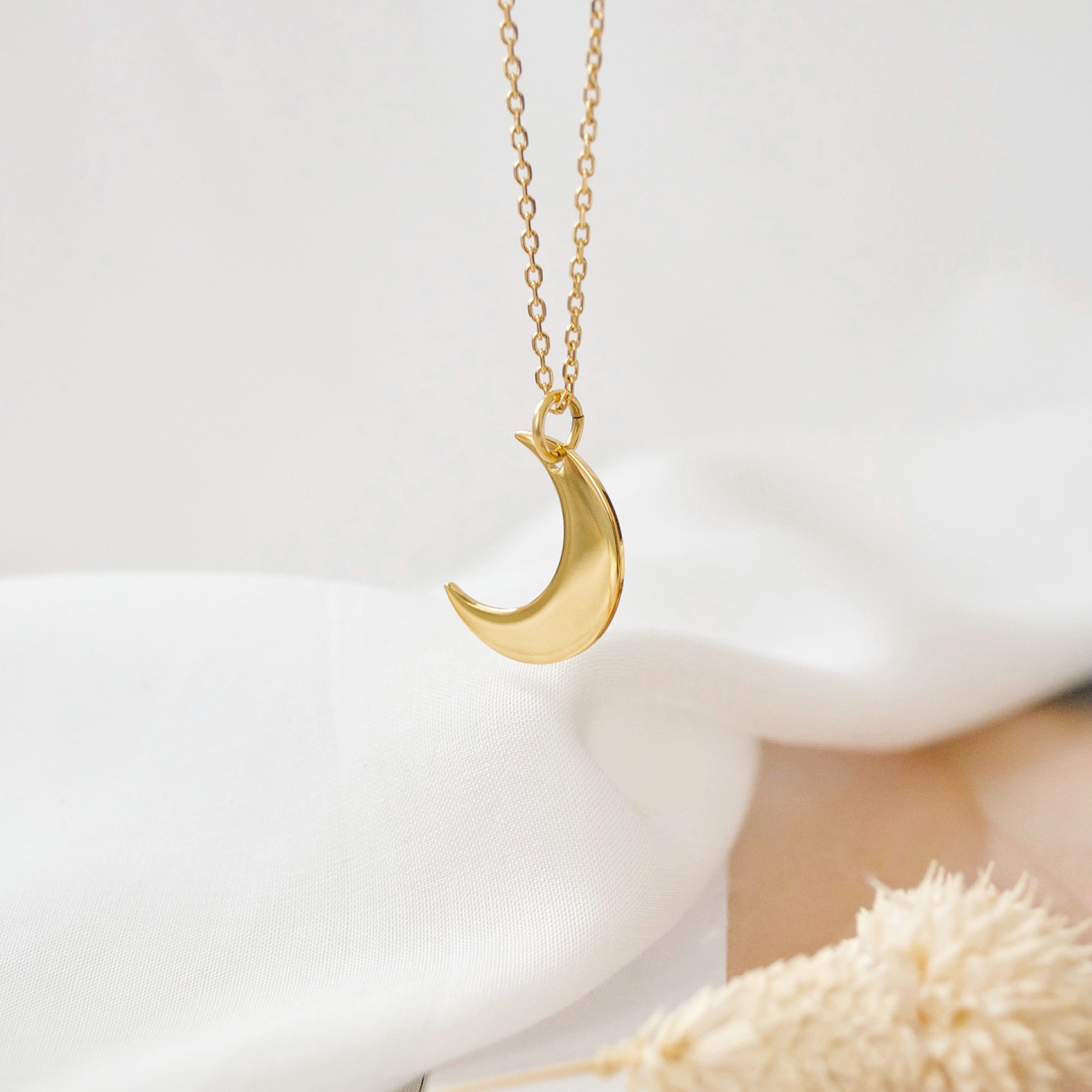 crescent-moon-necklace-hilal Arabic