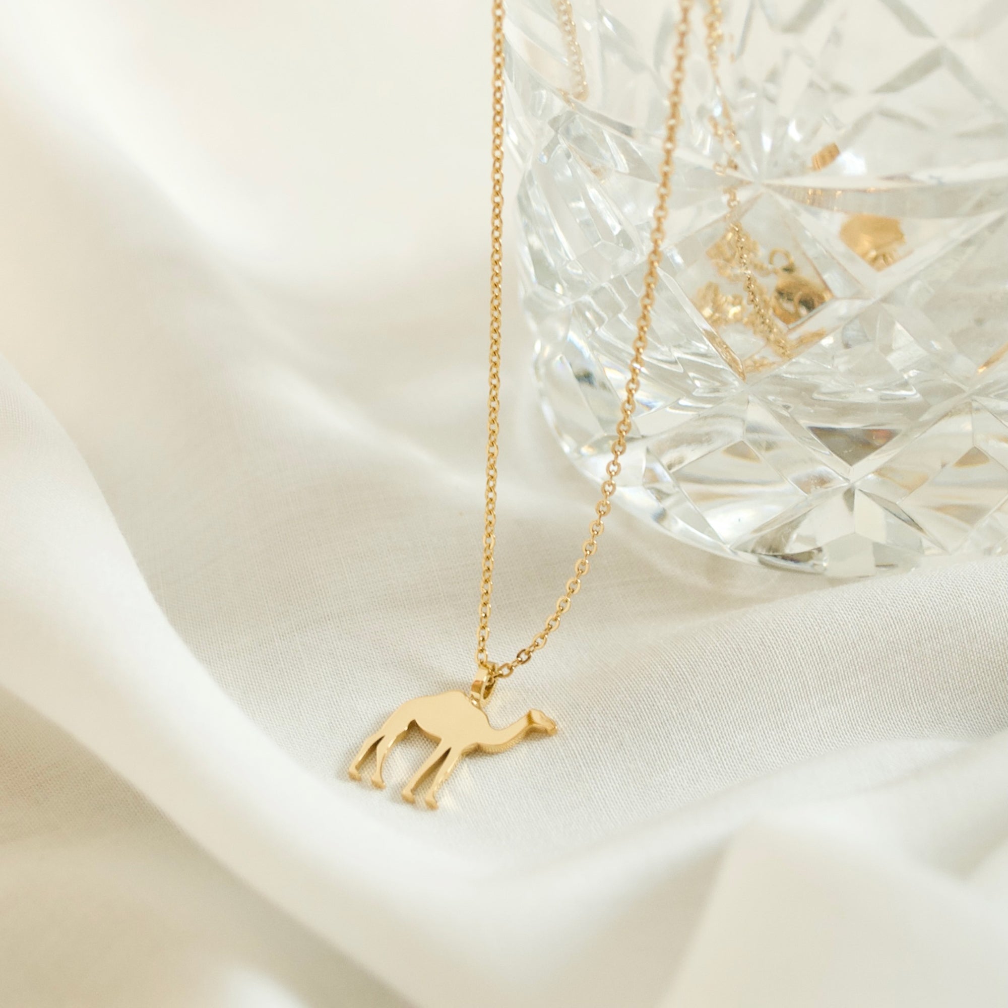 gold camel necklace 