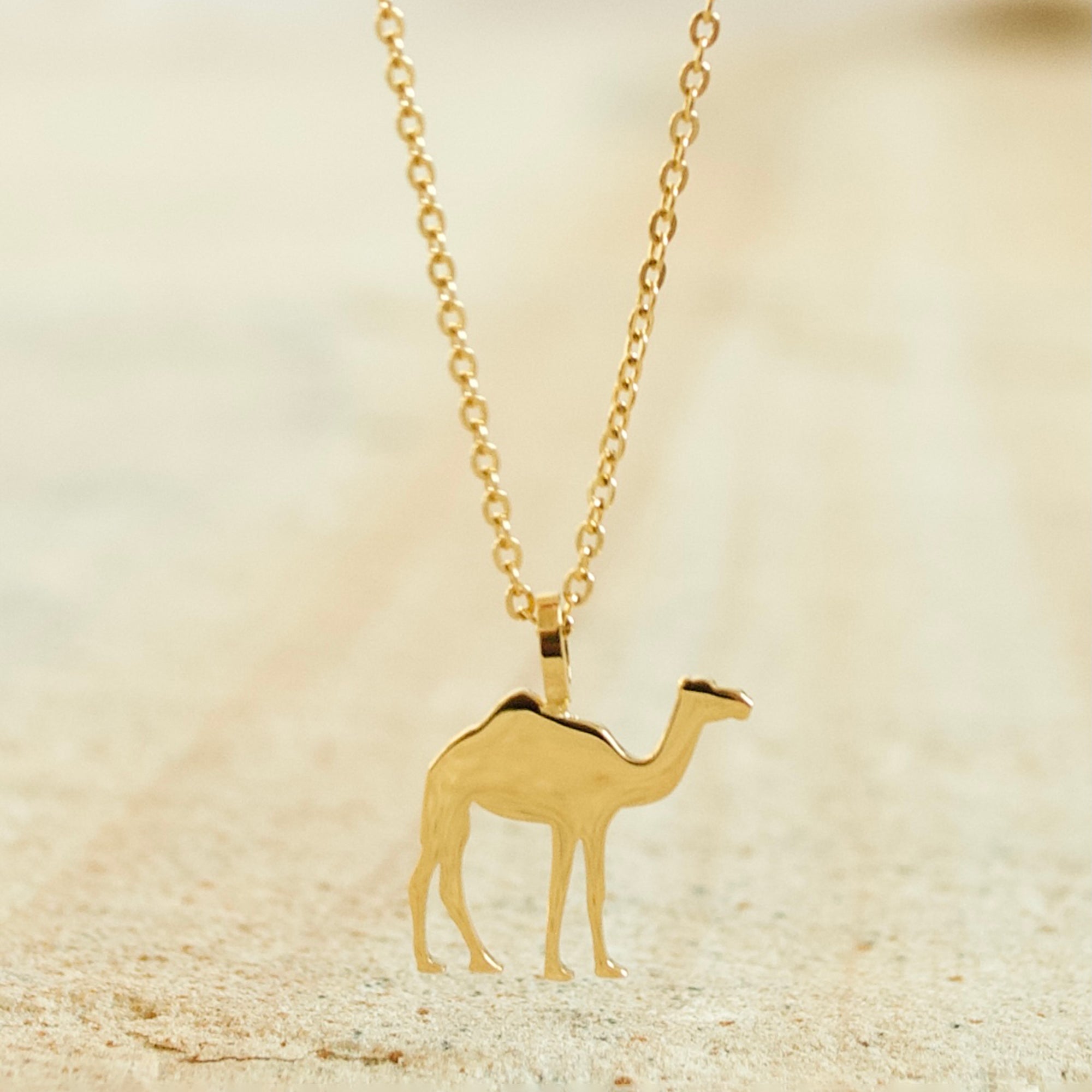 camel-necklace-gold