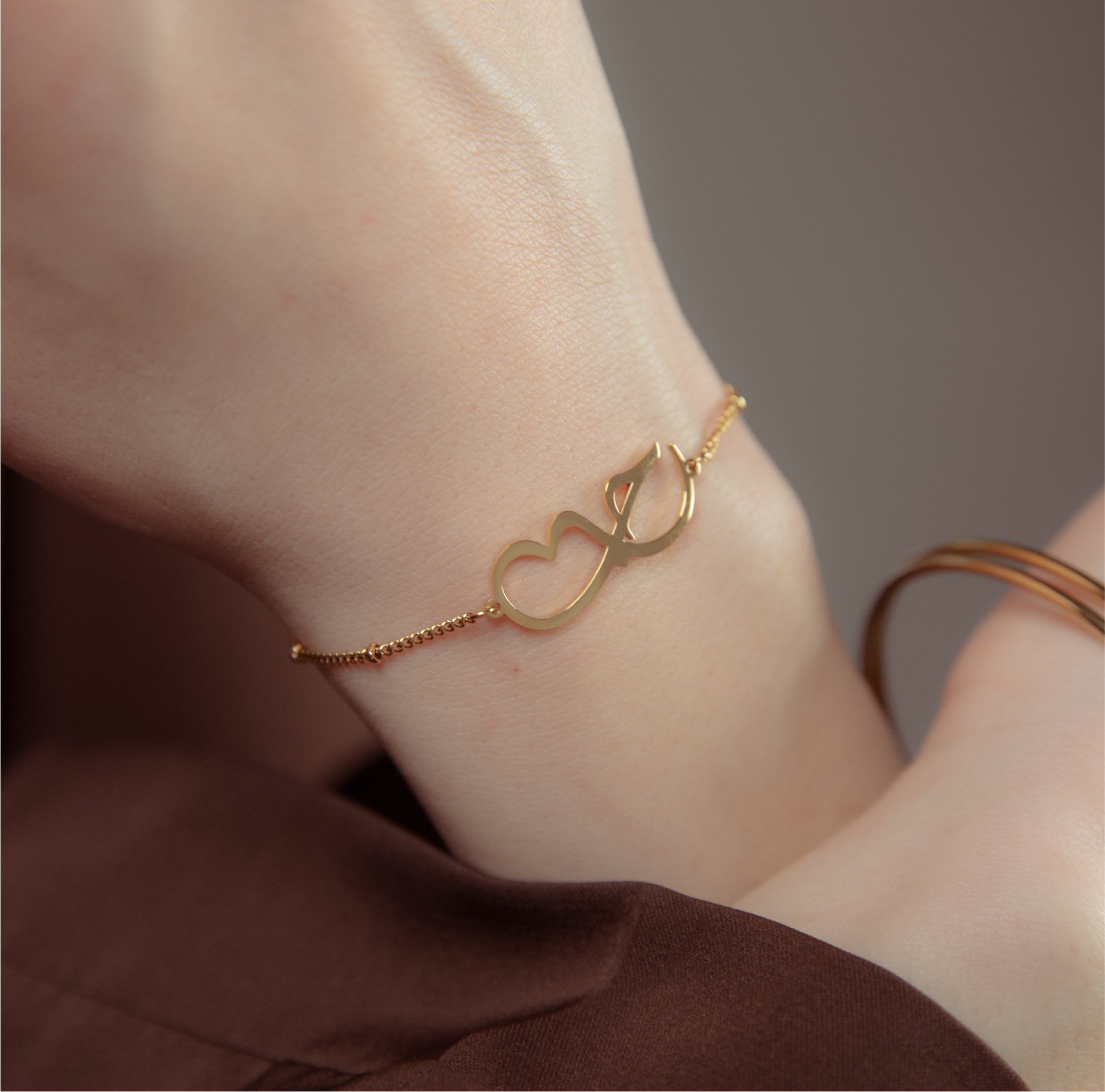Model wearing infinity love islamic bracelet in gold