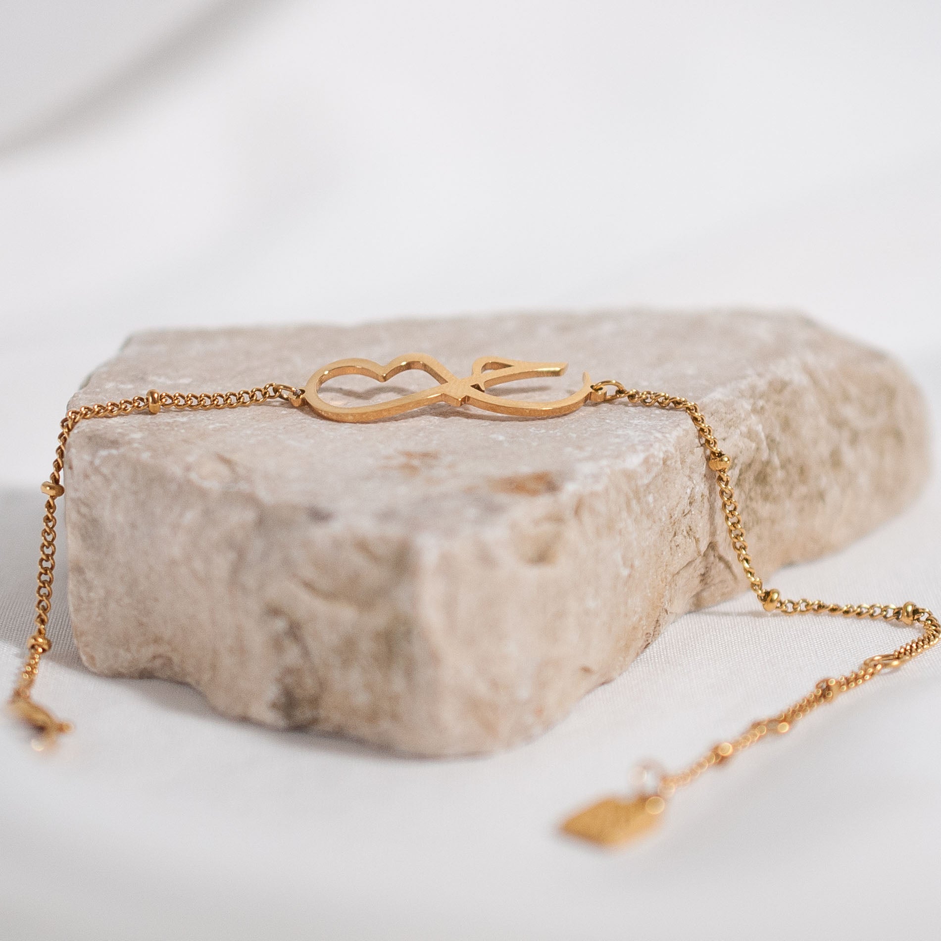 Arabic bracelet in gold with infinity love symbol design